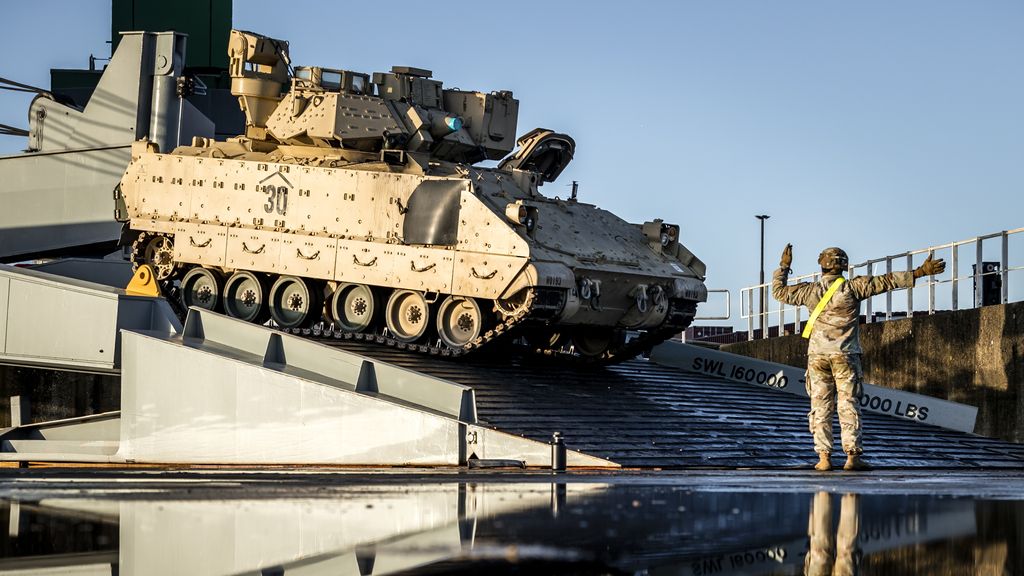 Militaire treinen gaan straks voor op de intercity ‘door toegenomen dreiging’